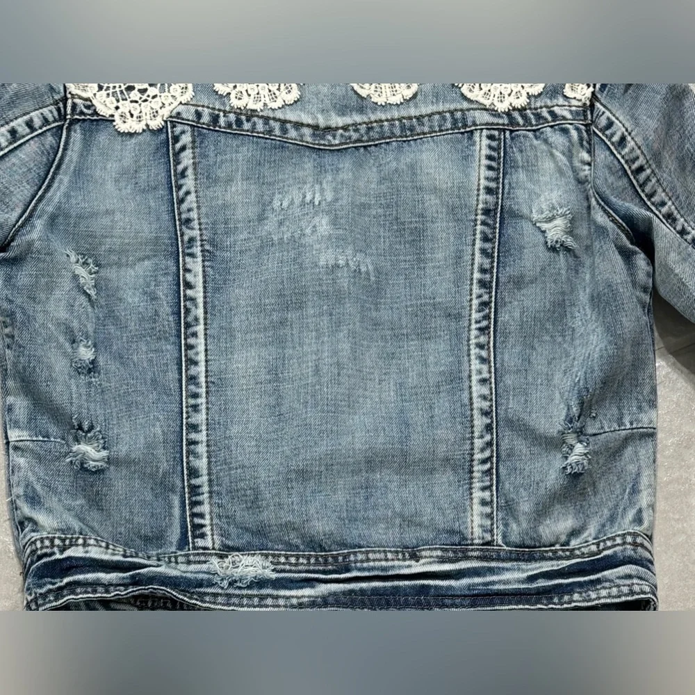 **NEW** - WOMEN’S DENIM DISTRESSED BLUE JEAN JACKET W/LACE (SMALL) - Picture 8 of 8